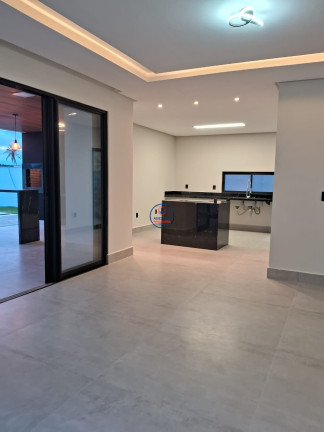 Imagem Casa com 4 Quartos para Alugar ou Temporada, 352 m² em Cajupiranga - Parnamirim