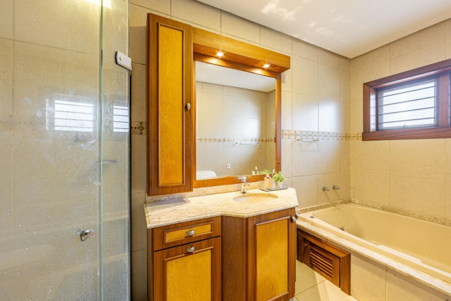 Imagem Casa com 4 Quartos à Venda, 269 m² em Chácara Das Pedras - Porto Alegre Imagem Casa com 4 Quartos à Venda, 269 m² em Chácara Das Pedras - Porto Alegre