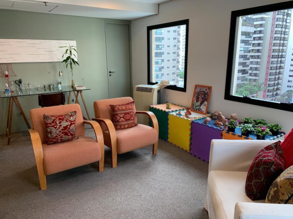 Sala Comercial à Venda, 30 m² em Moema - São Paulo
