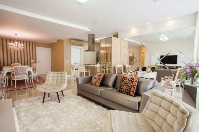 Imagem Imóvel com 4 Quartos à Venda, 137 m² em Centro - Balneário Camboriú Imagem Imóvel com 4 Quartos à Venda, 137 m² em Centro - Balneário Camboriú