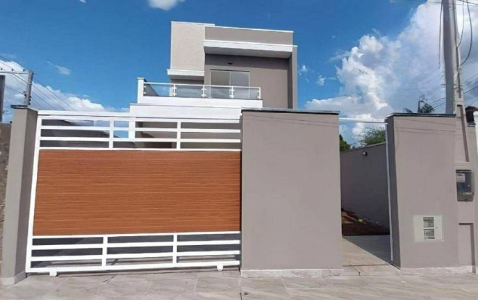 Sobrado com 3 Quartos à Venda, 132 m² em Santana - Pindamonhangaba