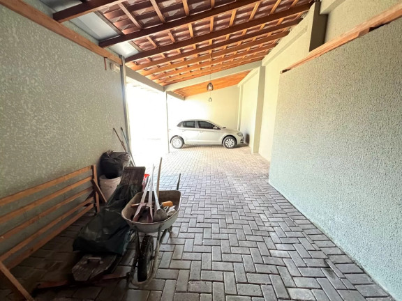 Imagem Casa com 3 Quartos à Venda, 250 m² em Uvaranas - Ponta Grossa