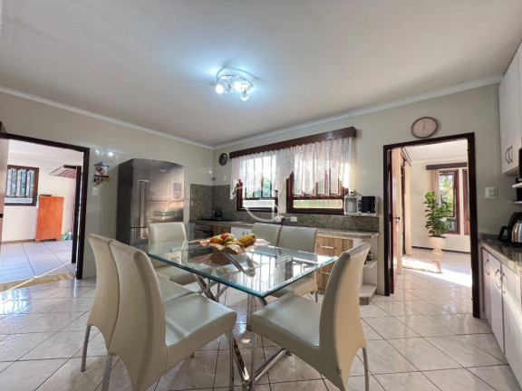 Imagem Casa com 3 Quartos à Venda, em Glória - Joinville Imagem Casa com 3 Quartos à Venda, em Glória - Joinville