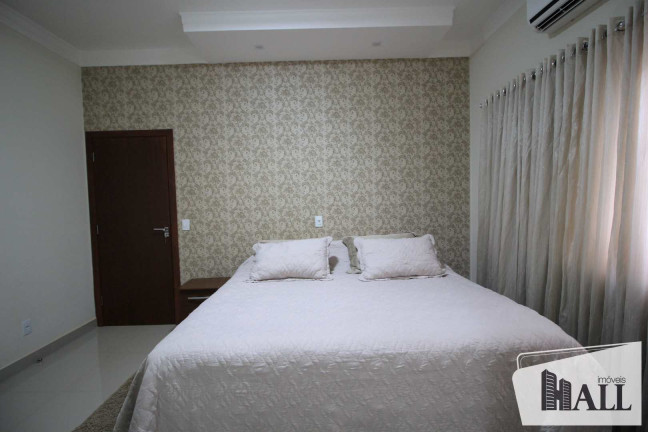 Imagem Casa com 3 Quartos à Venda, 230 m² em Centro - Bady Bassitt Imagem Casa com 3 Quartos à Venda, 230 m² em Centro - Bady Bassitt