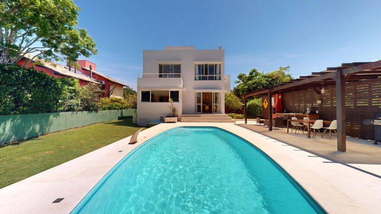 Imagem Casa com 4 Quartos à Venda, em Rio Tavares - Florianópolis Imagem Casa com 4 Quartos à Venda, em Rio Tavares - Florianópolis