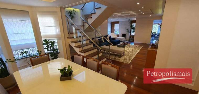 Imagem Casa de Condomínio com 3 Quartos à Venda,  em Quitandinha - Petrópolis