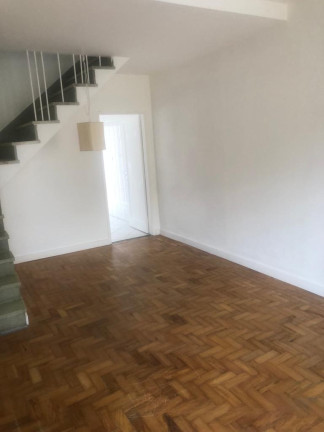 Sobrado com 2 Quartos à Venda,  em Vila Gumercindo - São Paulo