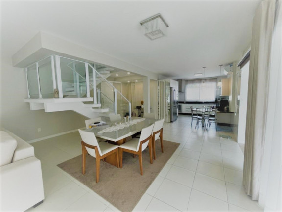 Imagem Casa com 3 Quartos à Venda, 387 m²