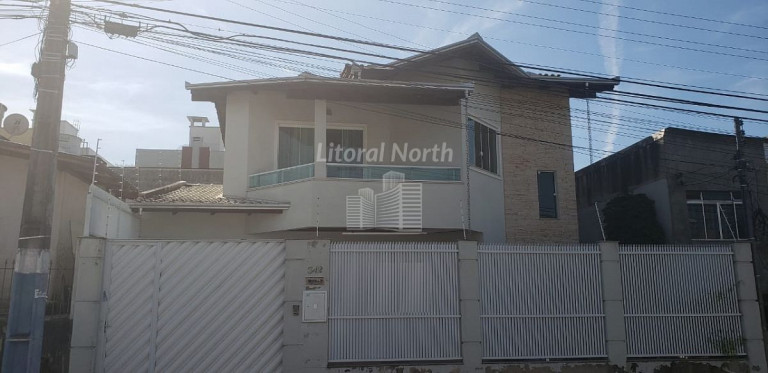 Sobrado com 4 Quartos à Venda, 203 m² em Nações - Balneário Camboriú