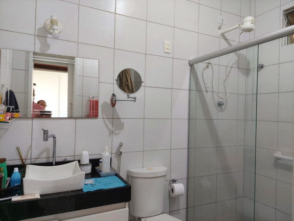 Imagem Casa com 3 Quartos à Venda, 240 m²