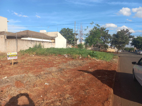 Terreno à Venda, 300 m² em Jardim Interlagos - Arapongas