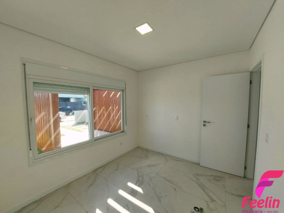 Imagem Casa com 3 Quartos à Venda, 131 m² em Campeche - Florianópolis Imagem Casa com 3 Quartos à Venda, 131 m² em Campeche - Florianópolis