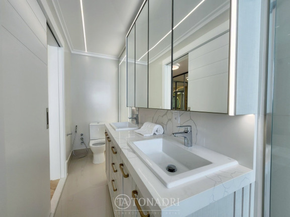 Imagem Imóvel com 4 Quartos à Venda, 277 m² em Centro - Balneário Camboriú Imagem Imóvel com 4 Quartos à Venda, 277 m² em Centro - Balneário Camboriú