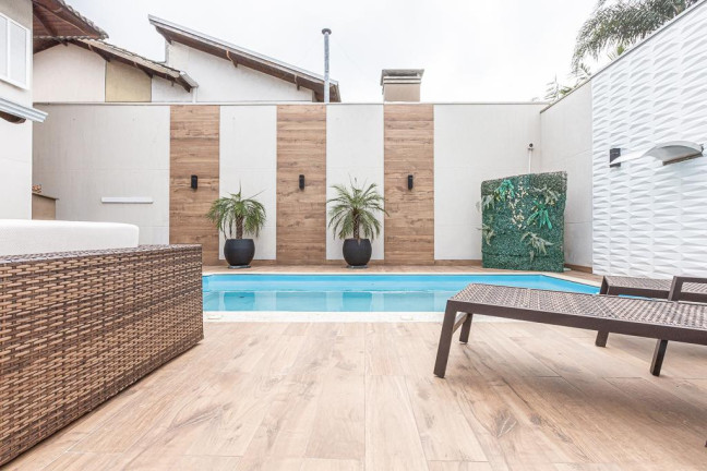 Imagem Sobrado com 4 Quartos à Venda, 206 m² em Santo Inácio - Curitiba Imagem Sobrado com 4 Quartos à Venda, 206 m² em Santo Inácio - Curitiba