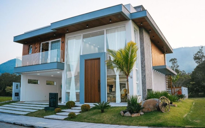 Imagem Casa com 5 Quartos à Venda, 411 m² em Ratones - Florianópolis