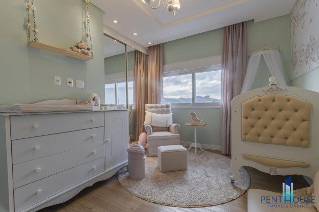 Imagem Casa com 5 Quartos à Venda, 270 m² em Santa Regina - Camboriú Imagem Casa com 5 Quartos à Venda, 270 m² em Santa Regina - Camboriú