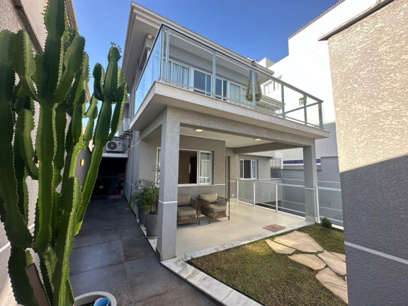 Casa com 4 Quartos à Venda, 400 m² em Cabral - Contagem