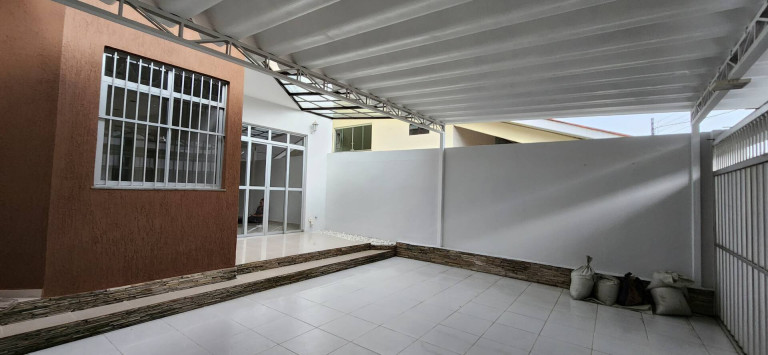 Foto do imóvel Casa com 3 Quartos à Venda, 275 m² em Ponta Negra - Manaus Foto do imóvel Casa com 3 Quartos à Venda, 275 m² em Ponta Negra - Manaus