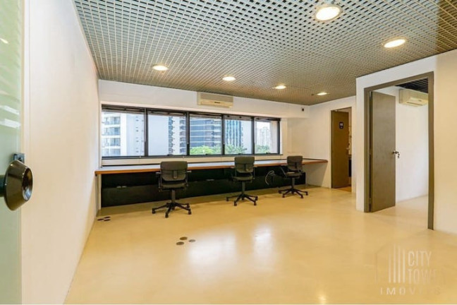 Sala Comercial à Venda, 45 m² em Vila Olímpia - São Paulo