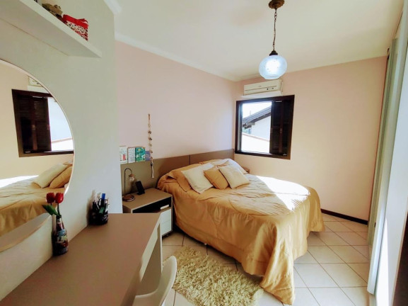 Imagem Casa com 5 Quartos à Venda, 411 m² em Floresta - Joinville