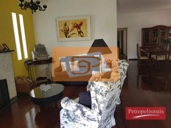 Imagem Casa com 4 Quartos à Venda, 200 m² em Castelanea - Petrópolis Imagem Casa com 4 Quartos à Venda, 200 m² em Castelanea - Petrópolis