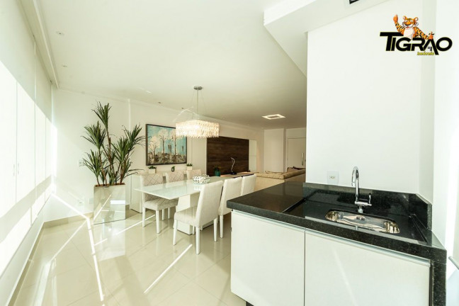 Imagem Apartamento com 3 Quartos à Venda, 130 m² em Centro - Balneário Camboriú Imagem Apartamento com 3 Quartos à Venda, 130 m² em Centro - Balneário Camboriú