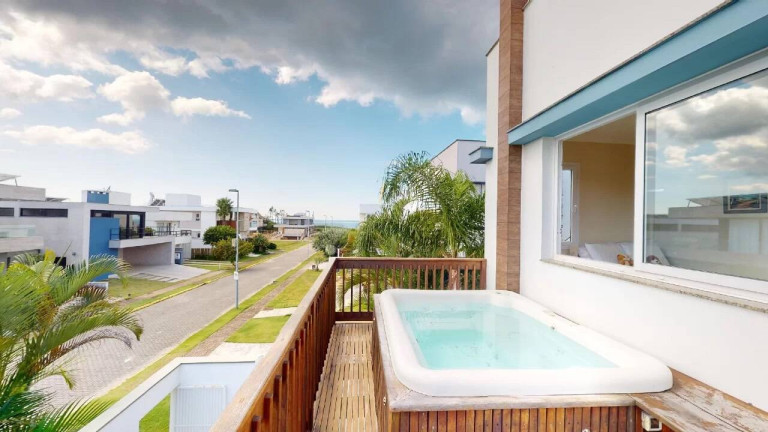 Imagem Casa com 5 Quartos à Venda, em Morro Das Pedras - Florianópolis Imagem Casa com 5 Quartos à Venda, em Morro Das Pedras - Florianópolis