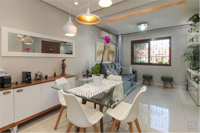 Imagem Casa com 3 Quartos à Venda, em Hípica - Porto Alegre Imagem Casa com 3 Quartos à Venda, em Hípica - Porto Alegre
