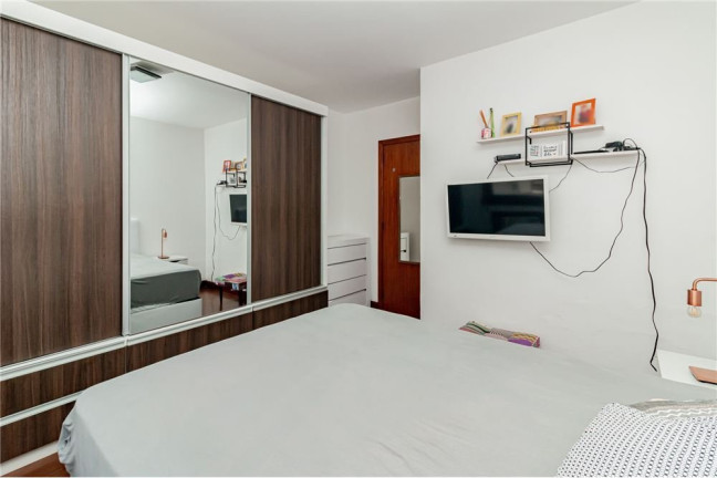 Imagem Apartamento com 2 Quartos à Venda, 117 m² em Moinhos De Vento - Porto Alegre Imagem Apartamento com 2 Quartos à Venda, 117 m² em Moinhos De Vento - Porto Alegre