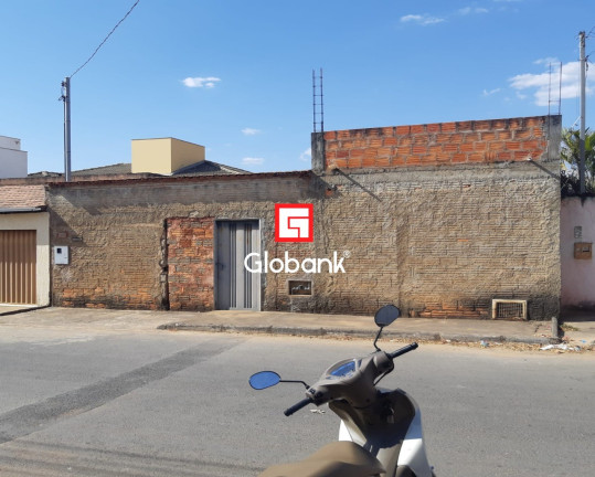 Imagem Casa com 2 Quartos à Venda, 80 m² em Vila Campos - Montes Claros