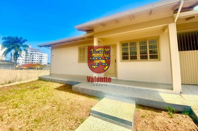 Imagem Casa com 3 Quartos à Venda, 320 m² em Capoeiras - Florianópolis Imagem Casa com 3 Quartos à Venda, 320 m² em Capoeiras - Florianópolis
