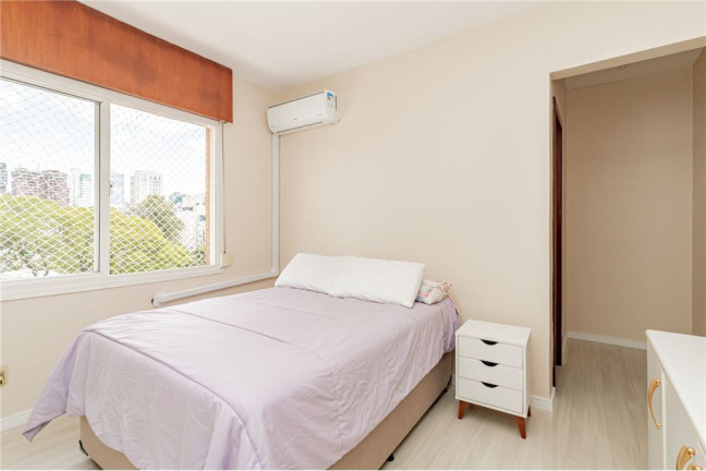 Imagem Imóvel com 3 Quartos à Venda, em Mont Serrat - Porto Alegre Imagem Imóvel com 3 Quartos à Venda, em Mont Serrat - Porto Alegre