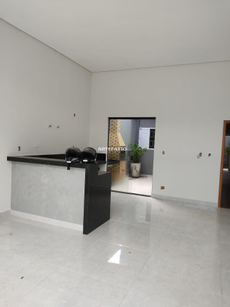Imagem Casa com 2 Quartos à Venda, 75 m²