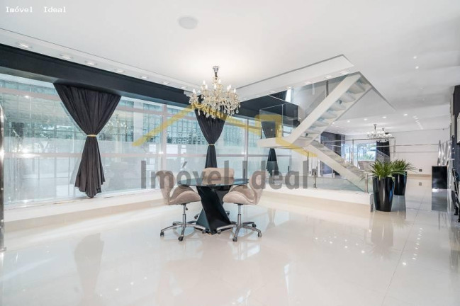 Casa com 4 Quartos à Venda, 751 m² em Jardim Social - Curitiba