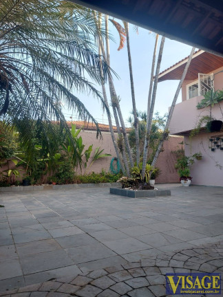 Casa com 3 Quartos à Venda,  em Jardim Siesta - Jacareí