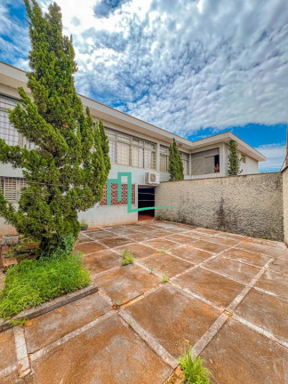 Casa com 3 Quartos à Venda,  em Centro - Franca