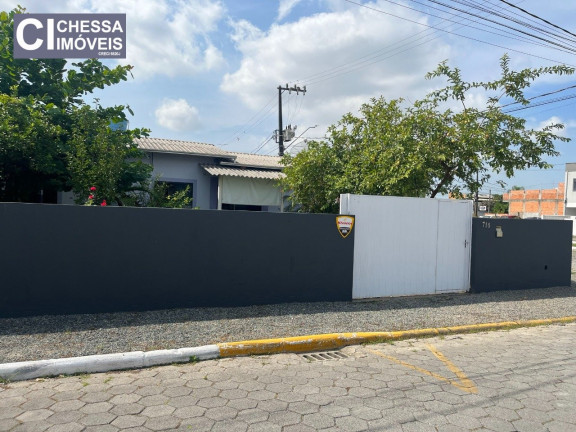 Imagem Casa com 2 Quartos à Venda, 300 m² em Espinheiros - Itajaí