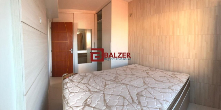 Imagem Apartamento com 2 Quartos à Venda, 59 m² em Carianos - Florianópolis
