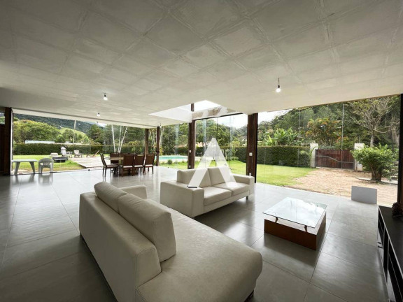 Imagem Casa com 3 Quartos à Venda, 380 m² em Albuquerque - Teresópolis Imagem Casa com 3 Quartos à Venda, 380 m² em Albuquerque - Teresópolis