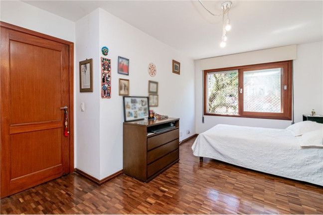 Imagem Imóvel com 3 Quartos à Venda, em Rio Branco - Porto Alegre Imagem Imóvel com 3 Quartos à Venda, em Rio Branco - Porto Alegre