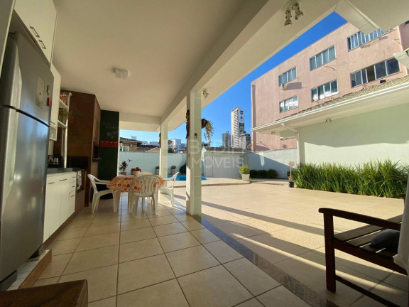 Imagem Casa com 4 Quartos à Venda, 303 m² em Centro - Balneário Camboriú Imagem Casa com 4 Quartos à Venda, 303 m² em Centro - Balneário Camboriú
