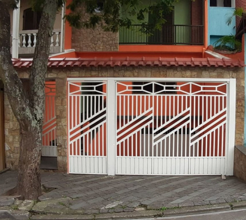 Sobrado com 2 Quartos à Venda, 220 m² em Jardim Marek - Santo André
