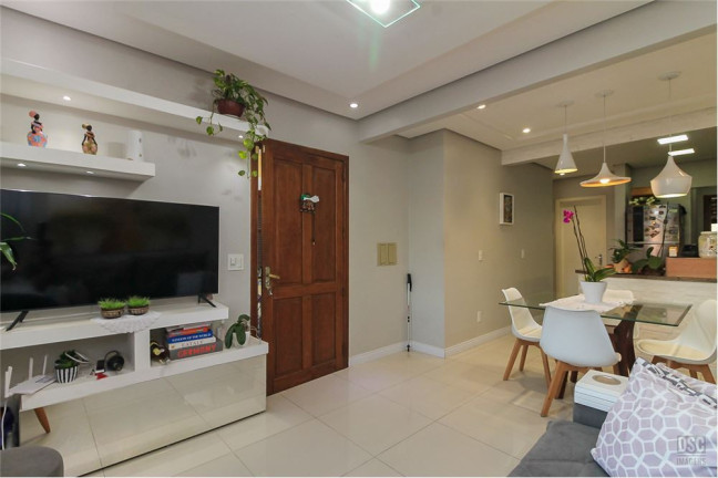 Imagem Casa com 3 Quartos à Venda, em Hípica - Porto Alegre Imagem Casa com 3 Quartos à Venda, em Hípica - Porto Alegre