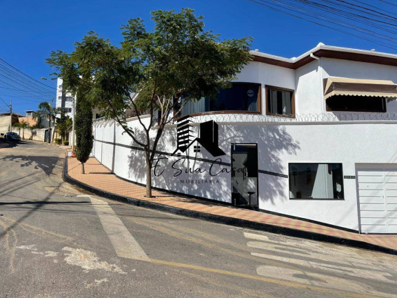 Casa com 3 Quartos à Venda, 247 m² em Cabral - Contagem