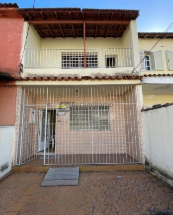 Sobrado com 3 Quartos à Venda,  em Aterrado - Volta Redonda