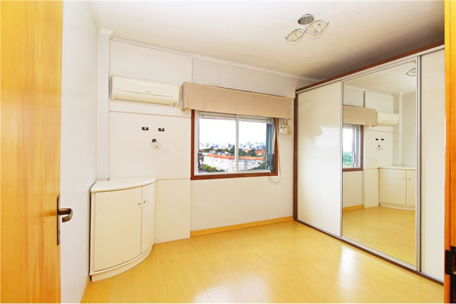 Imagem Imóvel com 1 Quarto à Venda,  em São João - Porto Alegre