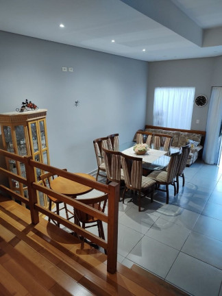 Imagem Casa com 3 Quartos à Venda, 240 m² em Cajuru - Curitiba Imagem Casa com 3 Quartos à Venda, 240 m² em Cajuru - Curitiba