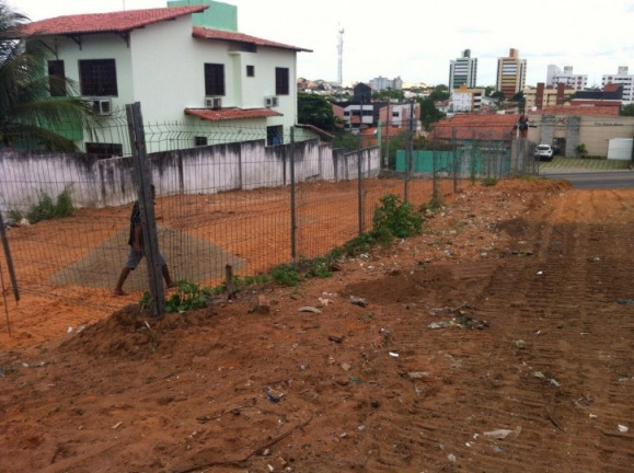 Imagem Terreno à Venda, 685 m² em Candelária - Natal Imagem Terreno à Venda, 685 m² em Candelária - Natal