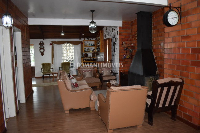 Imagem Casa com 4 Quartos à Venda, 195 m² em Região Do Alto Do Capivari - Campos Do Jordão
