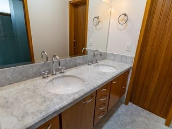 Imagem Casa com 4 Quartos à Venda, 350 m² em Centro - Colatina Imagem Casa com 4 Quartos à Venda, 350 m² em Centro - Colatina